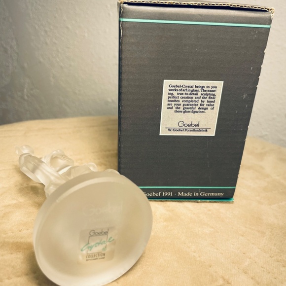 Goebel M.J. Hummel Herbst Apple Tree Boy Crystal Collection Figurine - Picture 3 of 4